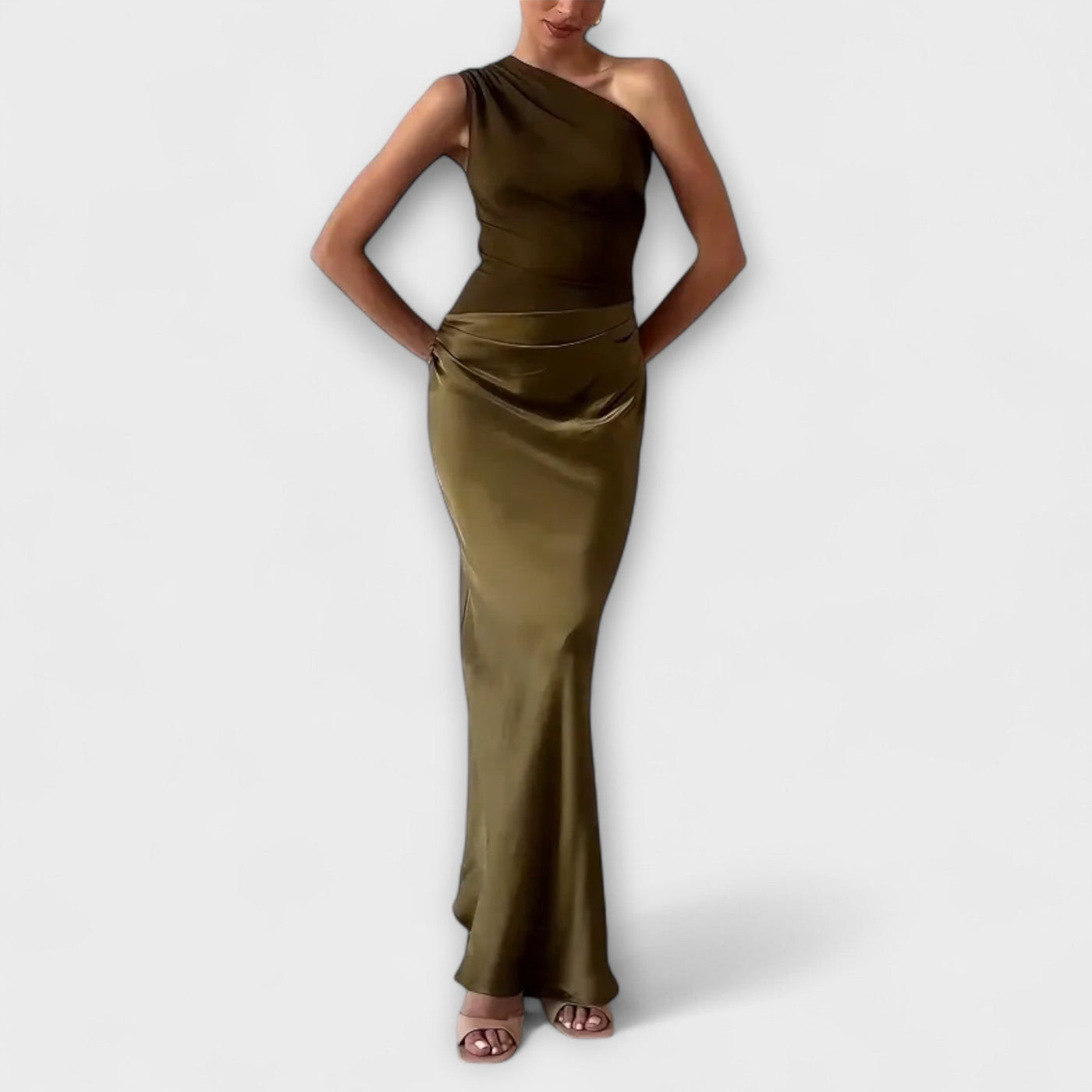 "Robe Maxi Plissée Élégante à Une Épaule" can be rewritten as "Élégante Robe Maxi Plissée à Une Épaule".