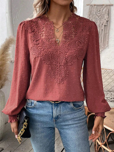 Clémence™ | Élégante blouse à col en V