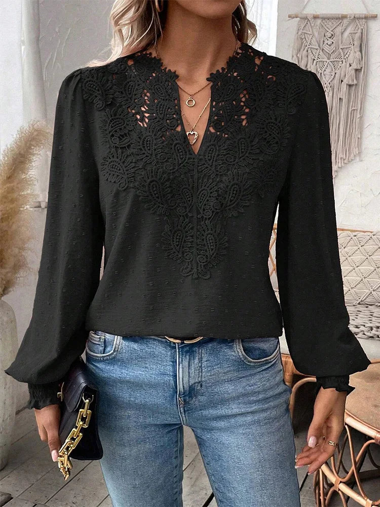 Clémence™ | Élégante blouse à col en V