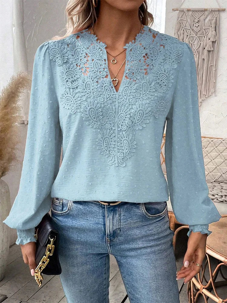 Clémence™ | Élégante blouse à col en V
