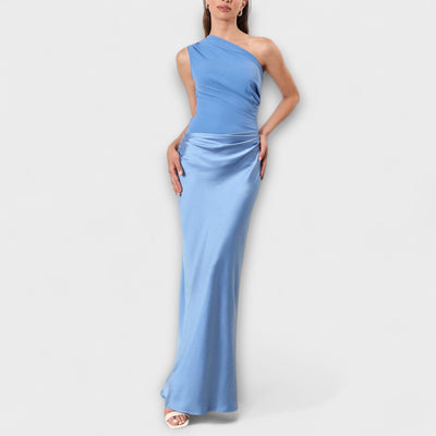 "Robe Maxi Plissée Élégante à Une Épaule" can be rewritten as "Élégante Robe Maxi Plissée à Une Épaule".